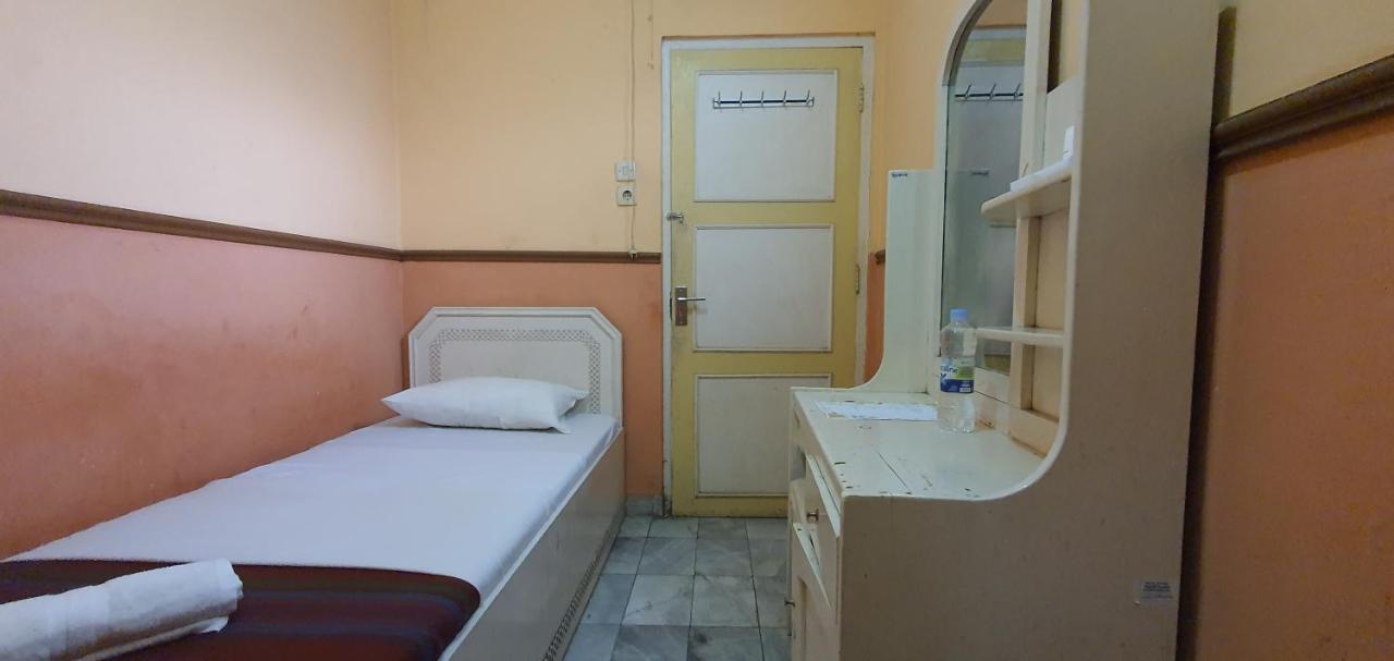 Oyo 1444 Patradissa Stasiun Bandung Hotel Luaran gambar